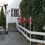 Ebsens 3* מריבו
